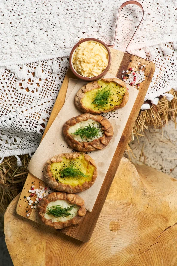 Пара/ две пары карельских калиток с рисом и картофелем