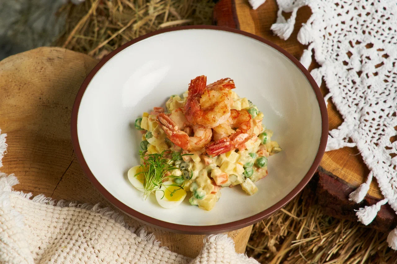 Оливье императорский с лангустинами